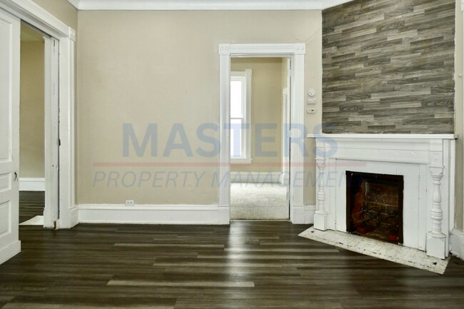Building Photo - 834 Prouty Ave