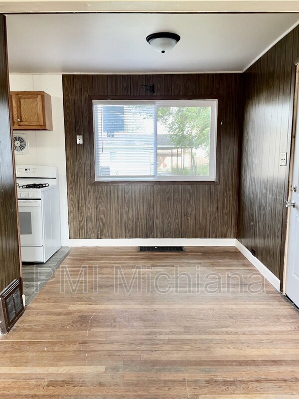 Building Photo - 4422 Huron Cir