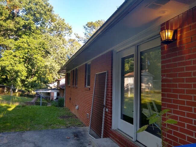 Building Photo - 4685 Greenleaf Cir SW