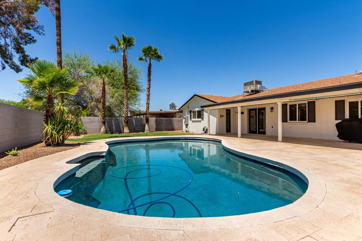 Foto principal - Modern home with pool and great location