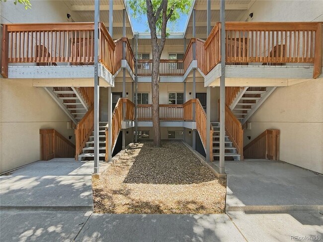 Building Photo - 2835 S Monaco St Pkwy