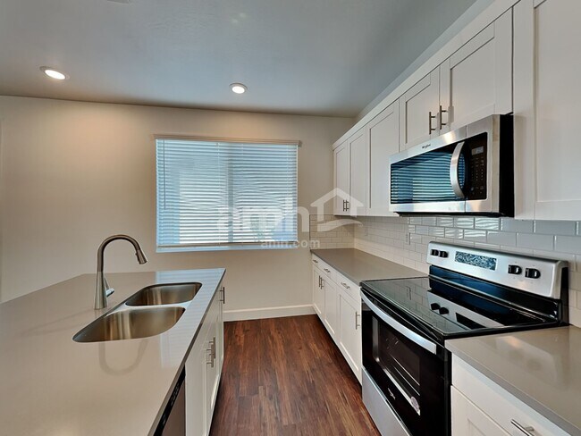 Building Photo - 8887 N 171st Dr