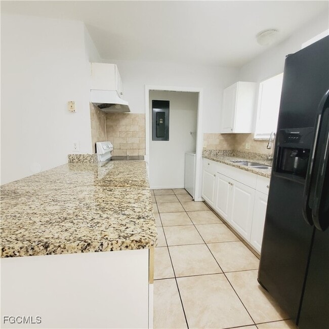 Foto del edificio - 2433 Lola Ave S