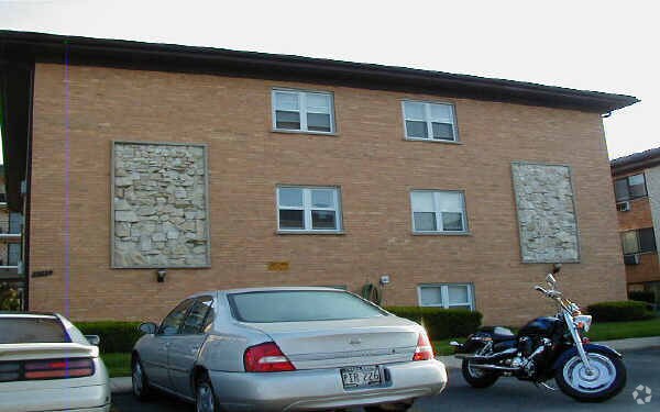 Primary Photo - 4740 N Olcott Ave