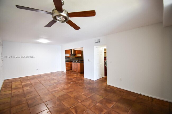 Foto del edificio - 770 NE 199th St