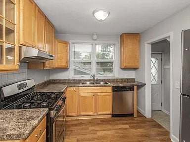 Building Photo - 1413 Lake St NE