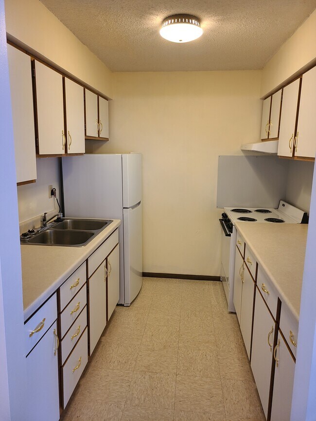 Building Photo - Broadway Court I Apartments