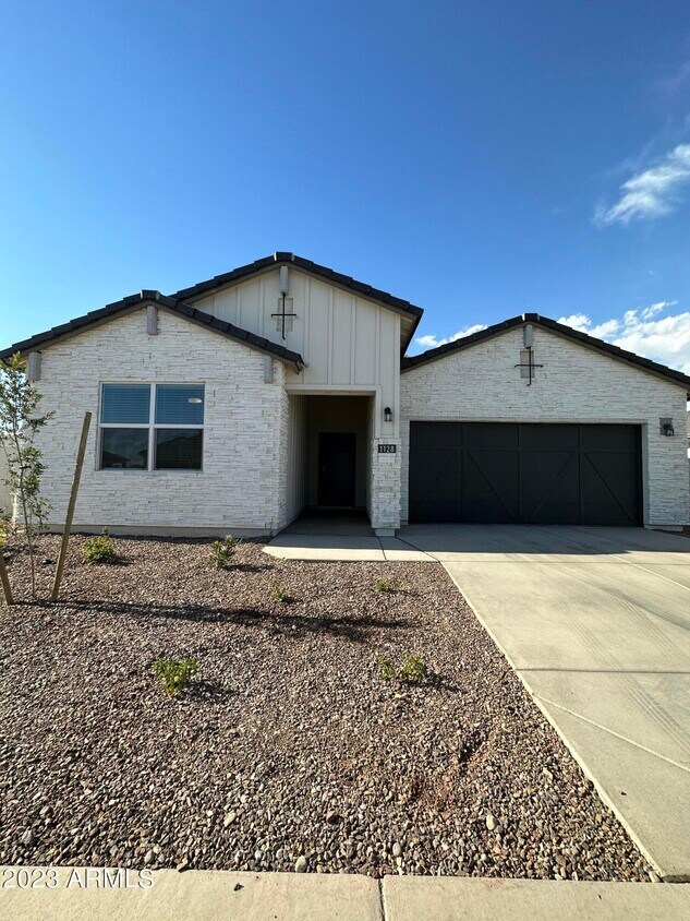 Primary Photo - 1128 E Horro Rd