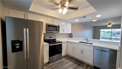 Building Photo - 425 SW 47th Terrace