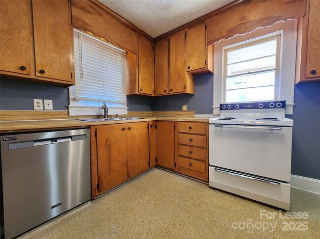 Foto del edificio - 843 Pebble Ave SW