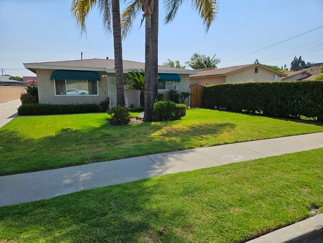 Building Photo - 13852 Milton Ave