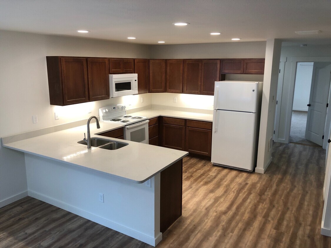 Foto principal - 4.5 Bathrooms ! 4 large bedrooms! Close to...