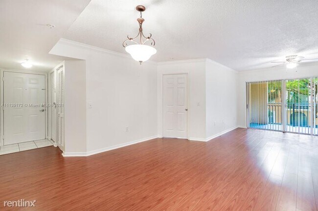 Foto del edificio - 2 br, 2 bath Condo - 2427 Centergate Dr