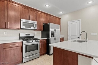 Building Photo - 3177 Via Seranova