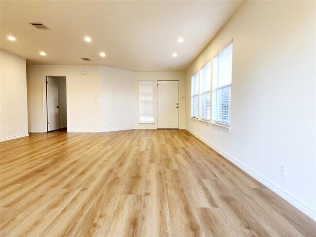 Foto del edificio - 16832 Bailey Jean Dr