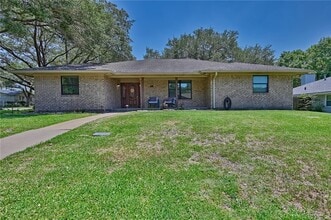 Building Photo - 1600 Pecan St