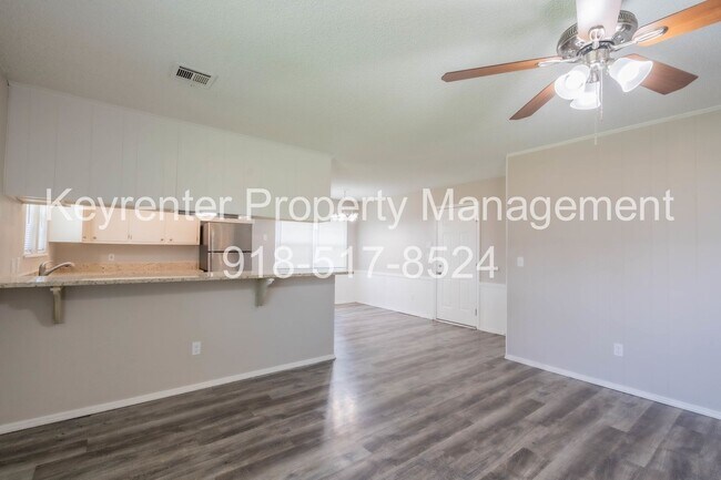 Building Photo - 3 Bed | 1 Bath in West Tulsa!
