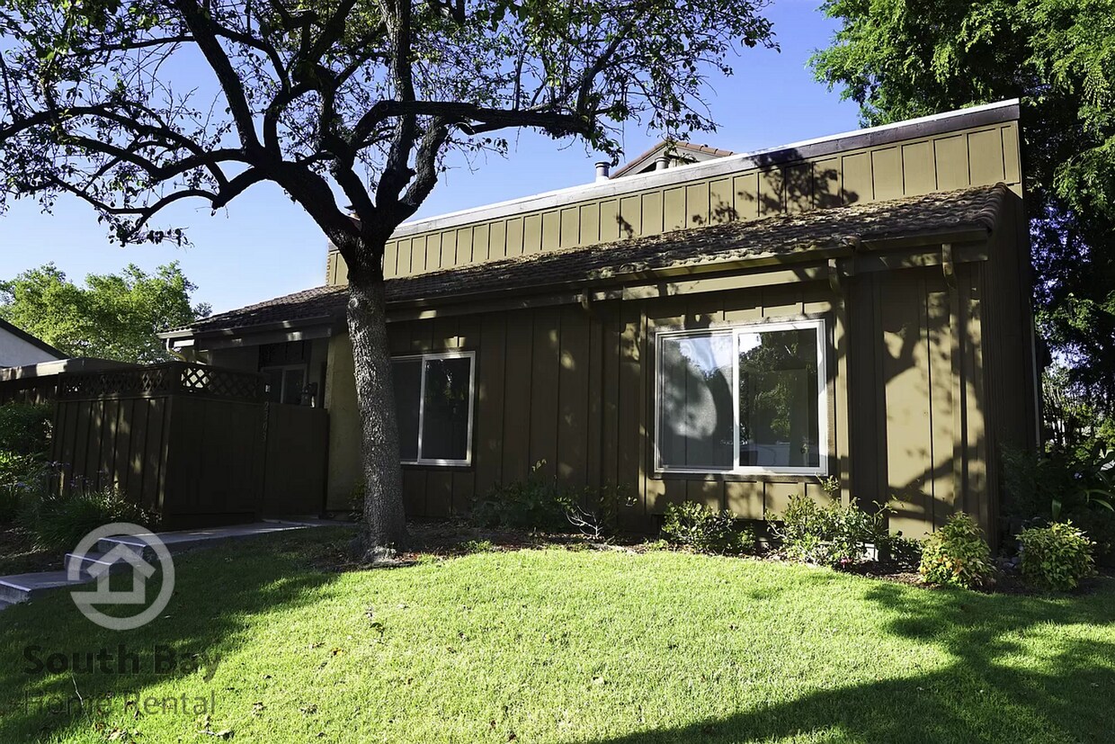 Primary Photo - 3BD/1.5BA - Updated Townhouse with Modern ...