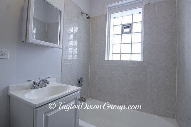 Foto del edificio - 4033 W Gladys Ave