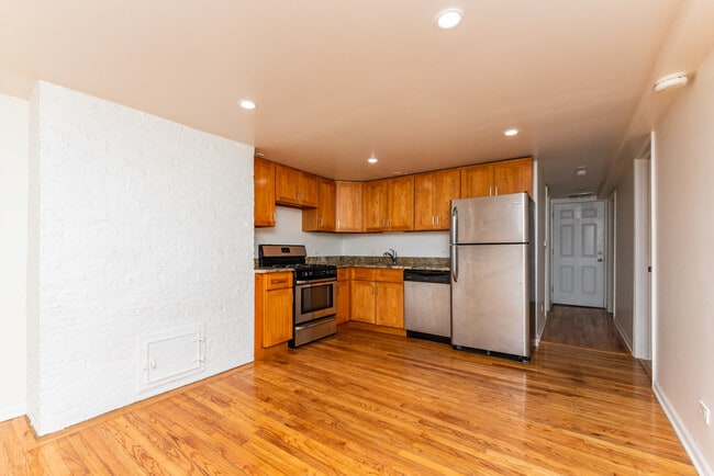 Building Photo - 633 W Fullerton Pkwy