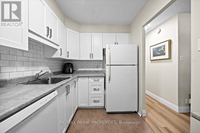 Building Photo - 158 McArthur Ave.