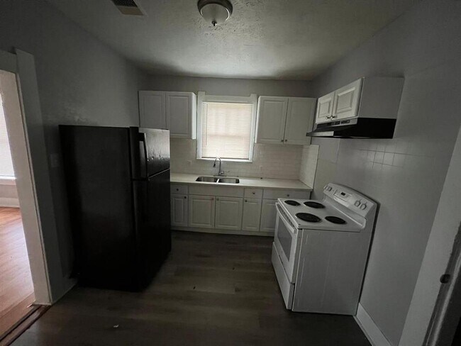 Building Photo - 3235 Fonville Ave