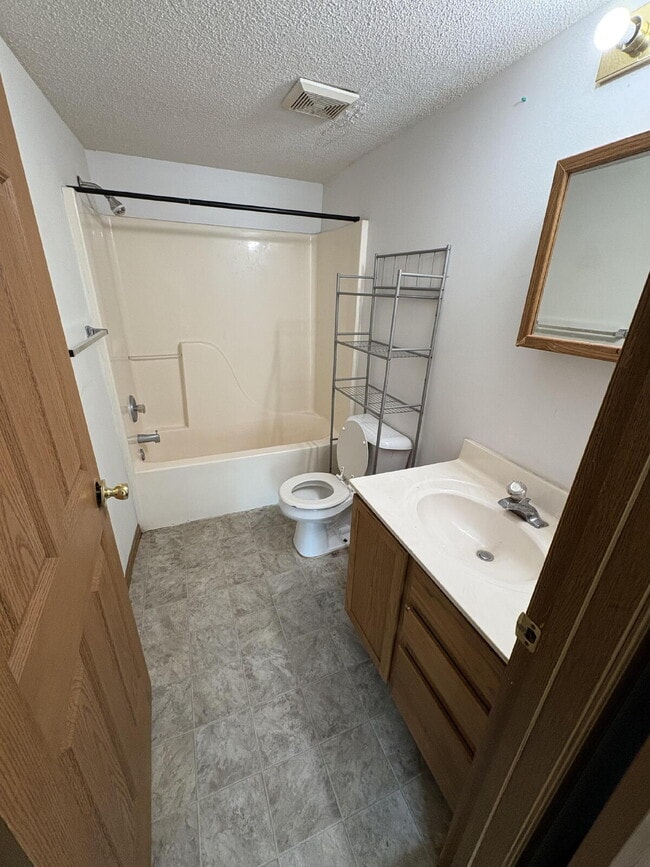 Building Photo - 2 Bed 2 Full Bath for Lease!