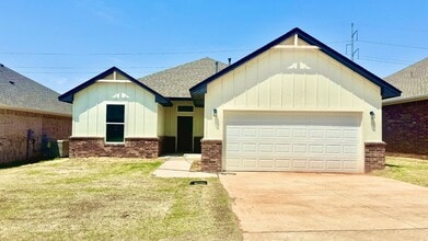 Building Photo - 8325 NW 163rd Ter