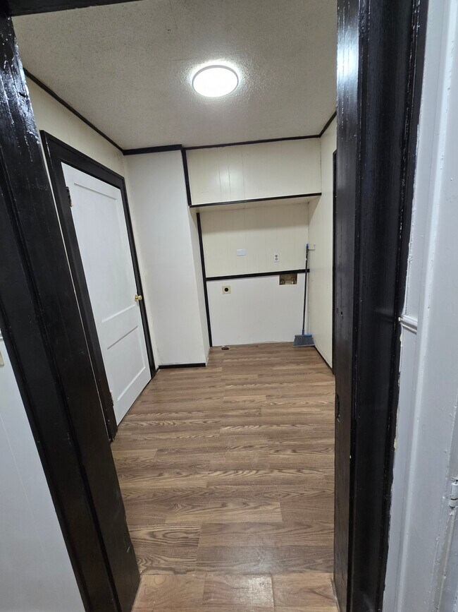 Foto del edificio - 1210 N Crain St