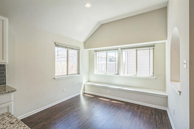 Building Photo - 120 Lasino Dr