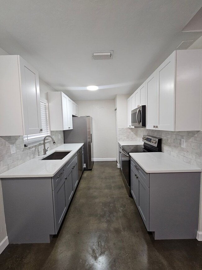 Building Photo - 3/2 Home in Palm Grove