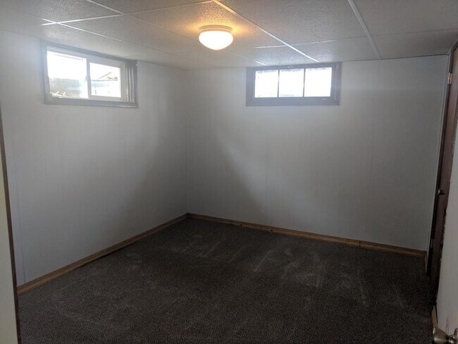 Building Photo - 122 W Cedar Street A