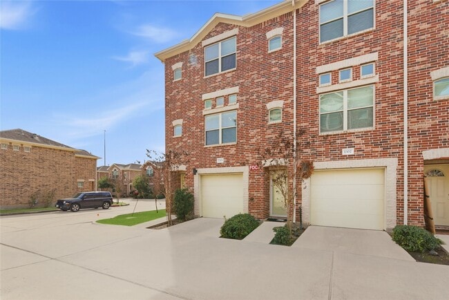 Building Photo - 5941 S Loop E