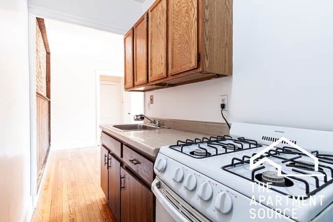 Photo - 955 W Cornelia Ave Apartment