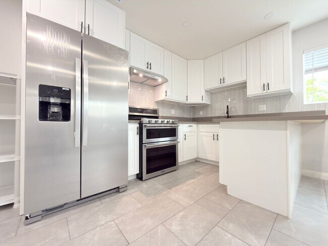 Building Photo - 6713 Goodland Ave