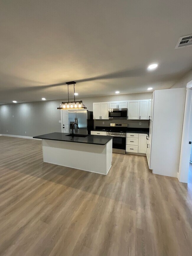 Foto del edificio - COMING SOON!!! GORGEOUS BRAND NEW HOME IN ...