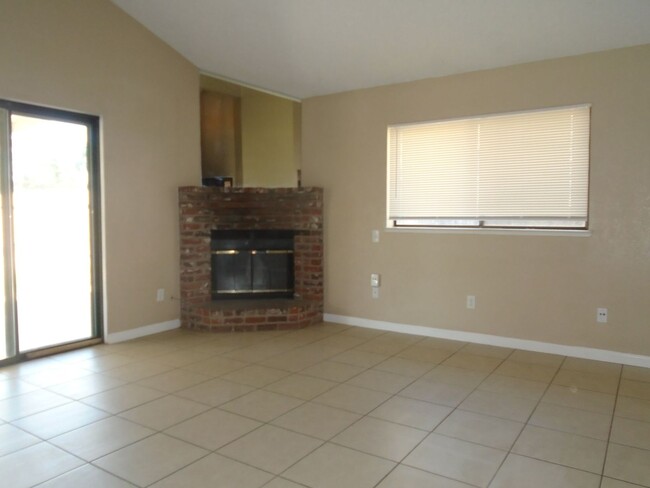 Foto del edificio - CAMPUS PARK . MOVE IN SPECIAL! $2547.50 MO...