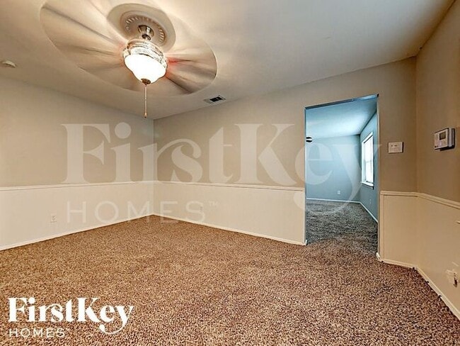 Foto del edificio - 4639 Nettleton Dr