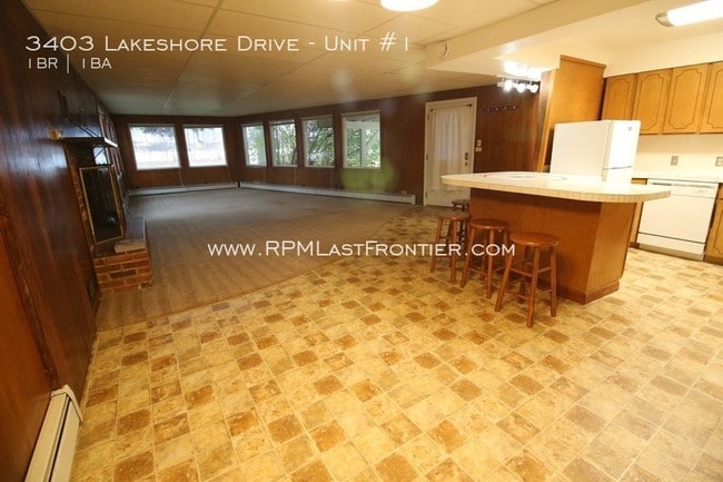 Building Photo - Oversized one bedroom overlooking Lake Hood!