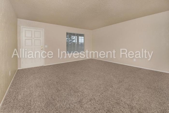 Primary Photo - 11339 N May Ave