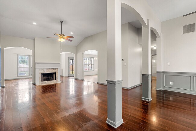 Photo - 5160 Oaks Landing Ct House