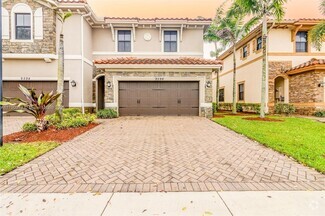 Building Photo - 9596 Town Parc Cir S