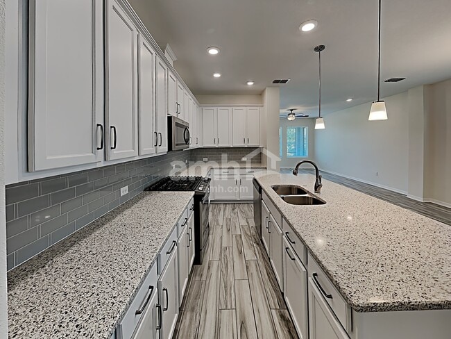 Foto del edificio - 6117 Voyagers Pl