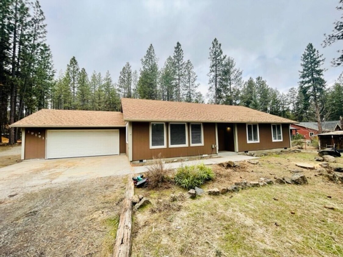 Beautiful 3 Bedroom Single Level home on a... House Rental in Bend