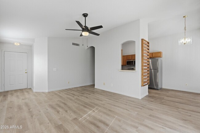 Foto del edificio - 8811 N 5th St