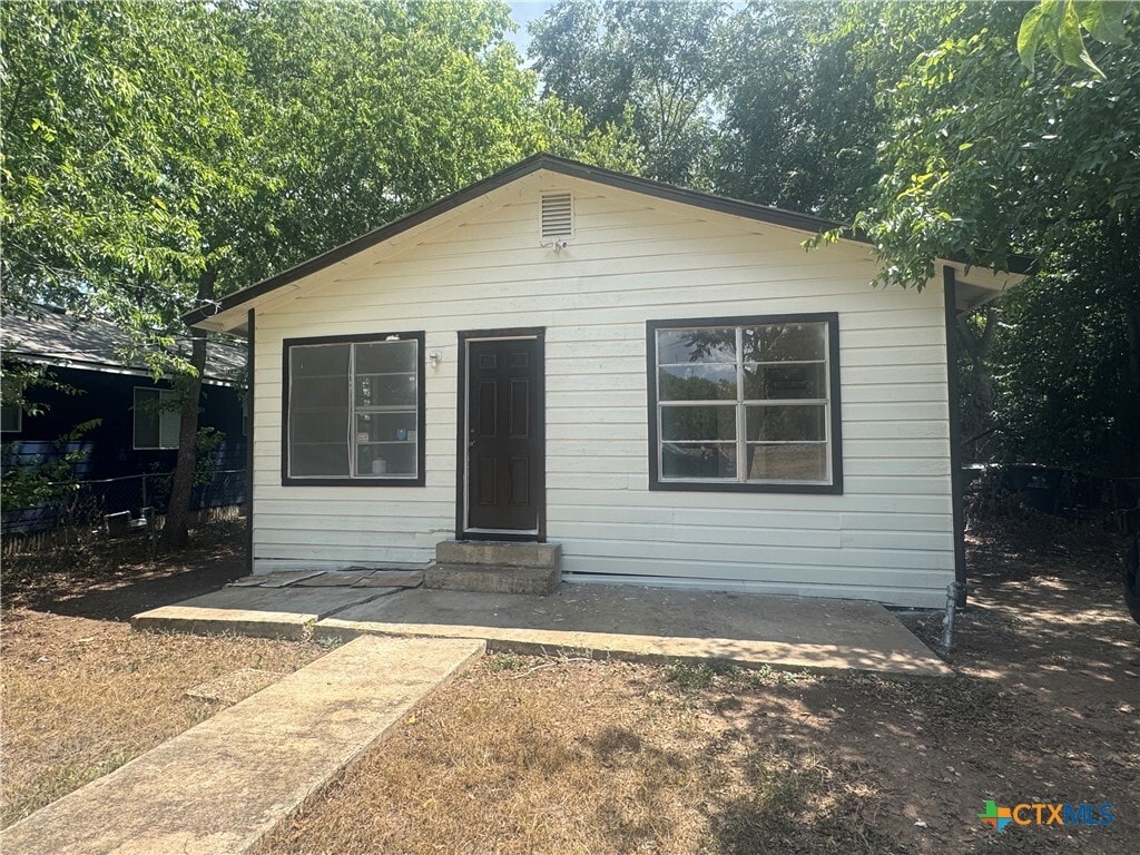 Foto principal - 410 Railroad St