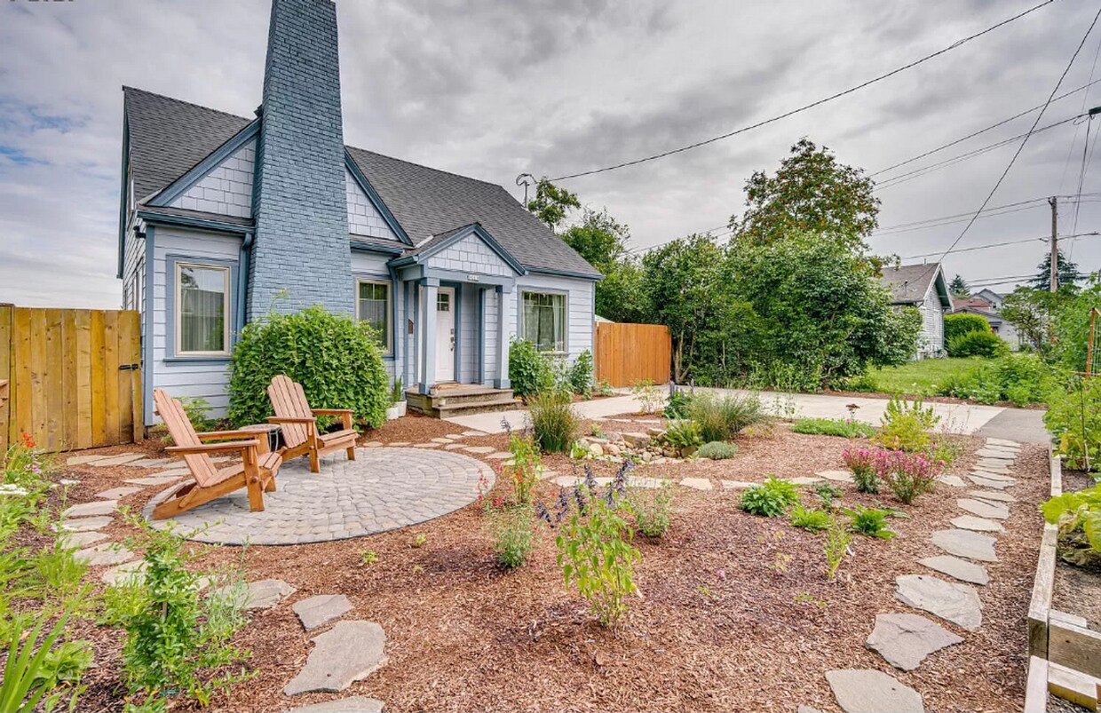 Primary Photo - Welcome To This Tastefully Remodeled 1928 ...