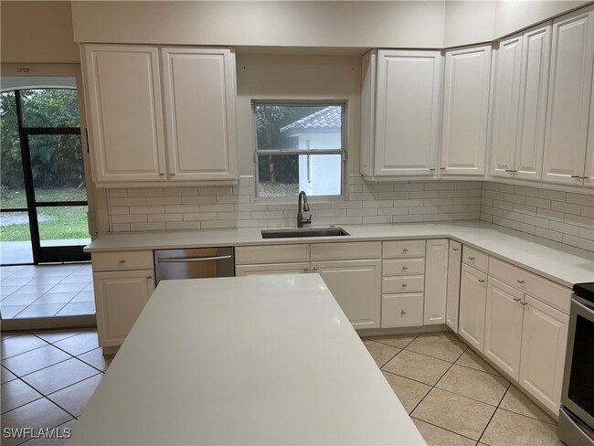 Foto del edificio - 4116 15th Ave SW