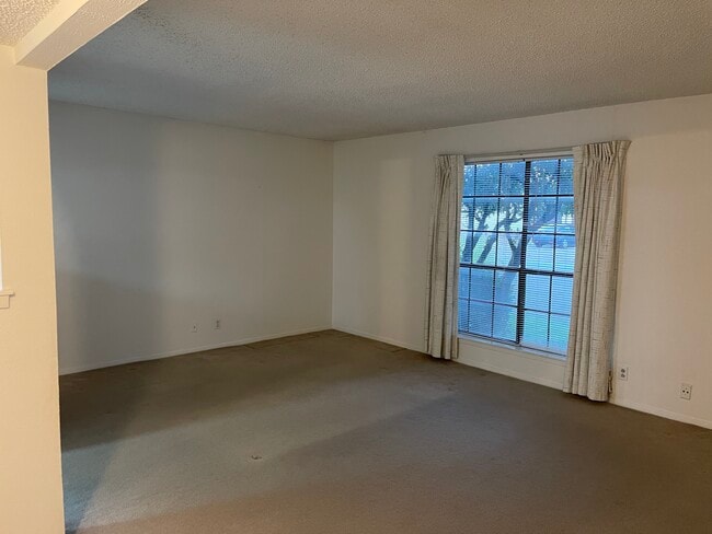 Building Photo - 924 Cottonwood Trail