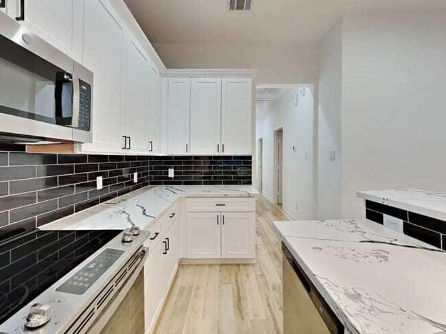 Building Photo - 5202 Northridge Dr